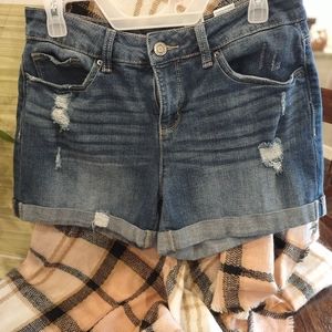 Time & Tru Midrise denim shorts